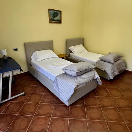 Spacious 3-bedroom With Garden & Balcony In 아파트