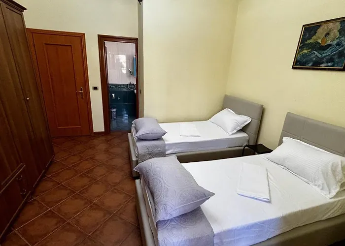 Spacious 3-bedroom With Garden & Balcony In Τίρανα