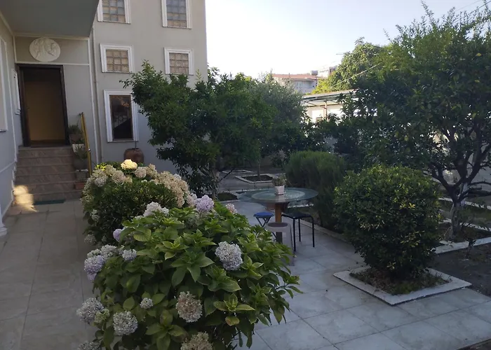 Spacious 3-bedroom With Garden & Balcony In Διαμέρισμα *