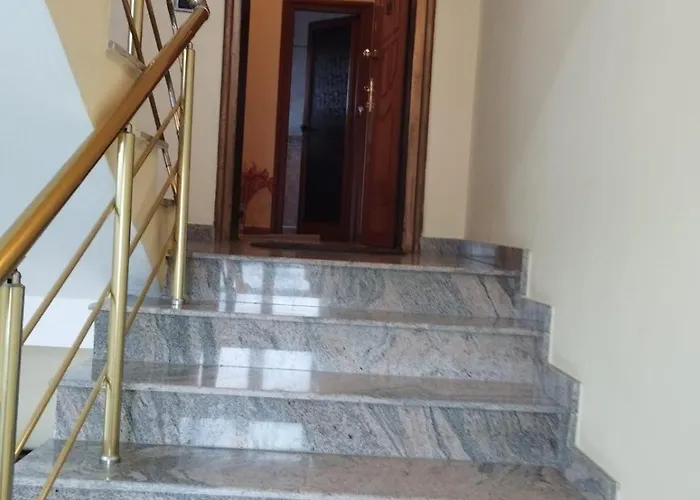 Διαμέρισμα Spacious 3-bedroom With Garden & Balcony In