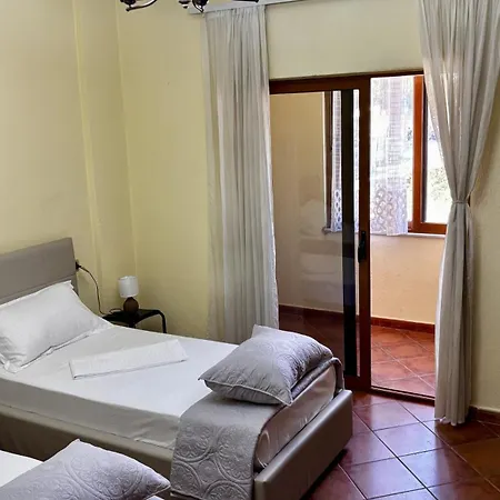 Spacious 3-bedroom With Garden & Balcony In * تيرانا