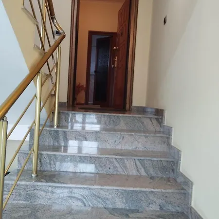 شقة Spacious 3-bedroom With Garden & Balcony In