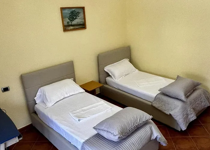 Spacious 3-bedroom With Garden & Balcony In * 地拉那