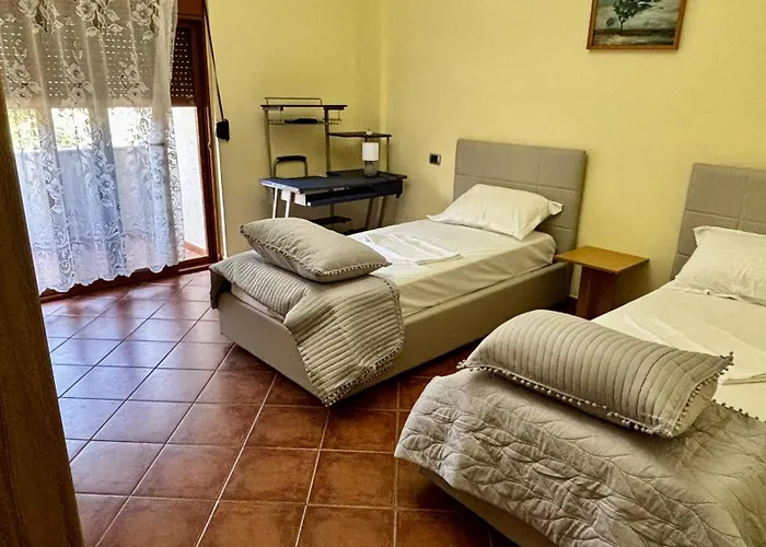 公寓 Spacious 3-bedroom With Garden & Balcony In 地拉那