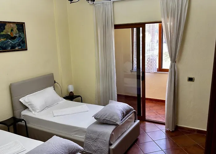 Spacious 3-bedroom With Garden & Balcony In * 地拉那